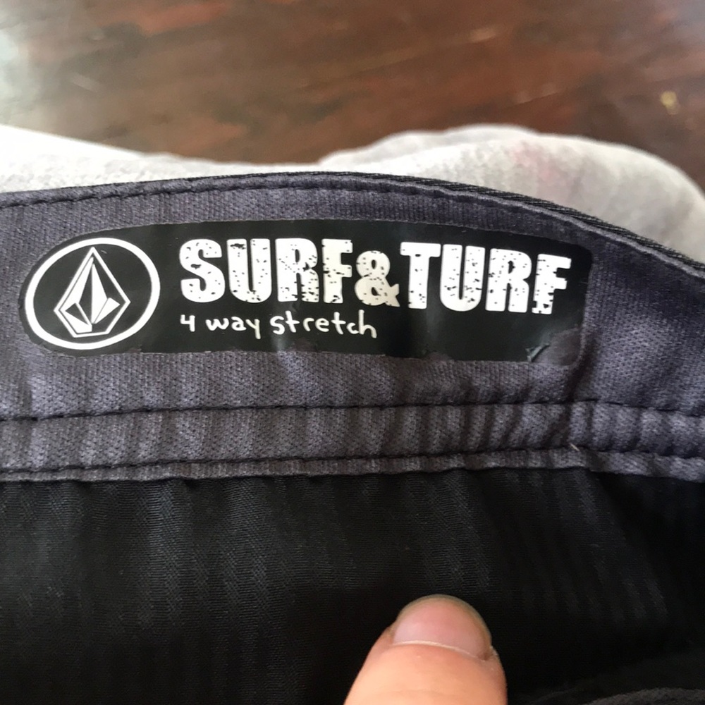 Volcom Surf And Turf Shorts Sz 31 - image 2